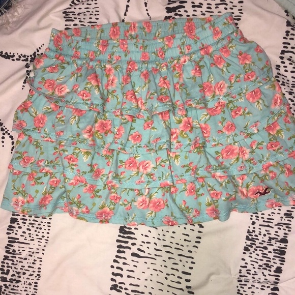 HOLLISTER | XS | Floral Mini Skirt | - Picture 1 of 7